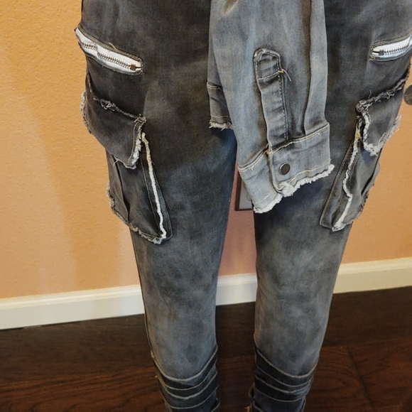 Like-new High Waistband Jeans - Picture 3 of 10